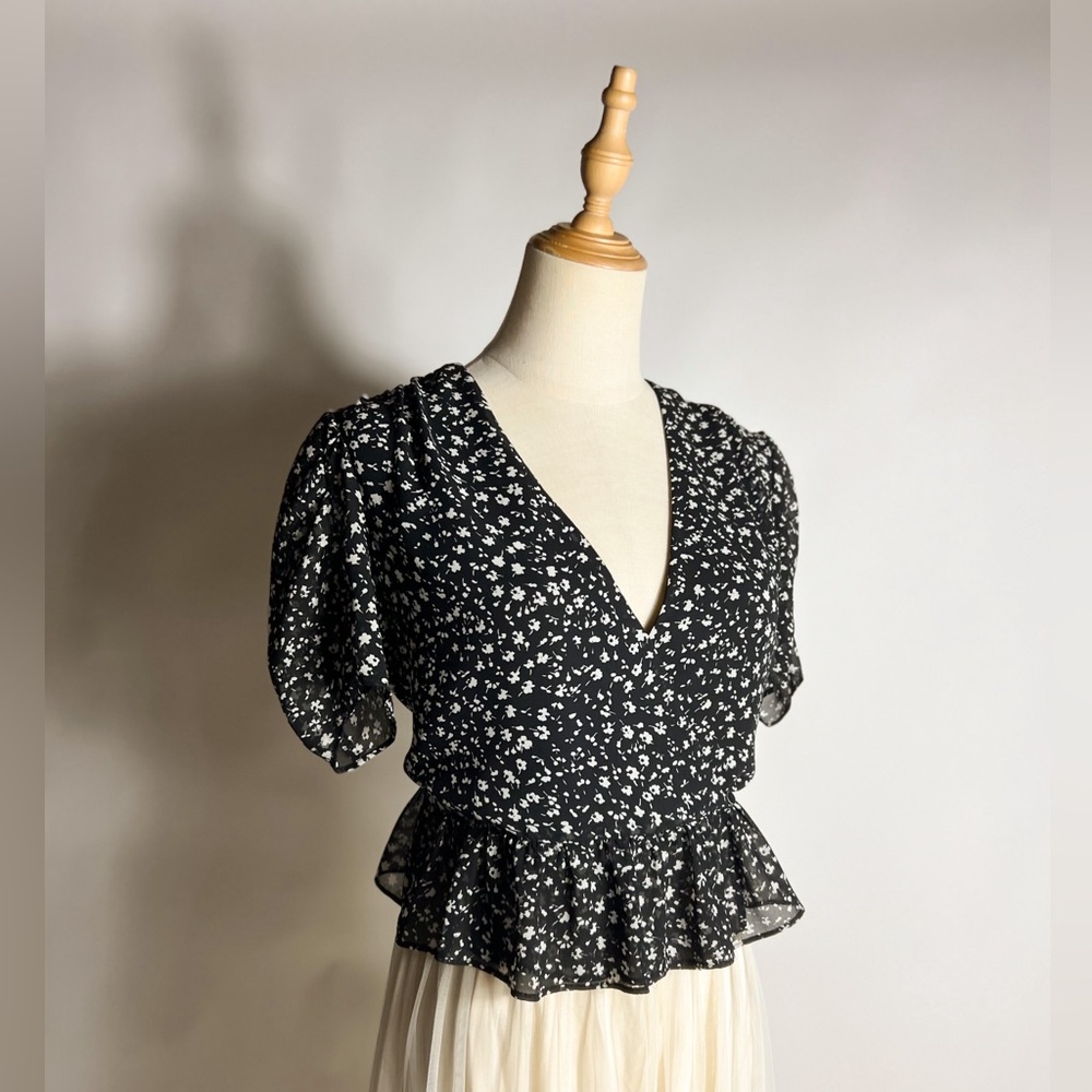 ALLSAINTS Pippa Floral Crop Blouse Black White Surplice V Neck Peplum Top US 2